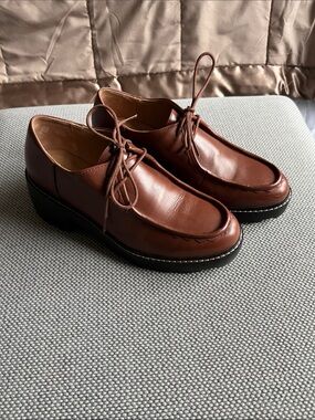 Women’s NEW in box Leather Lace-Up Lug Sole shoe/boots